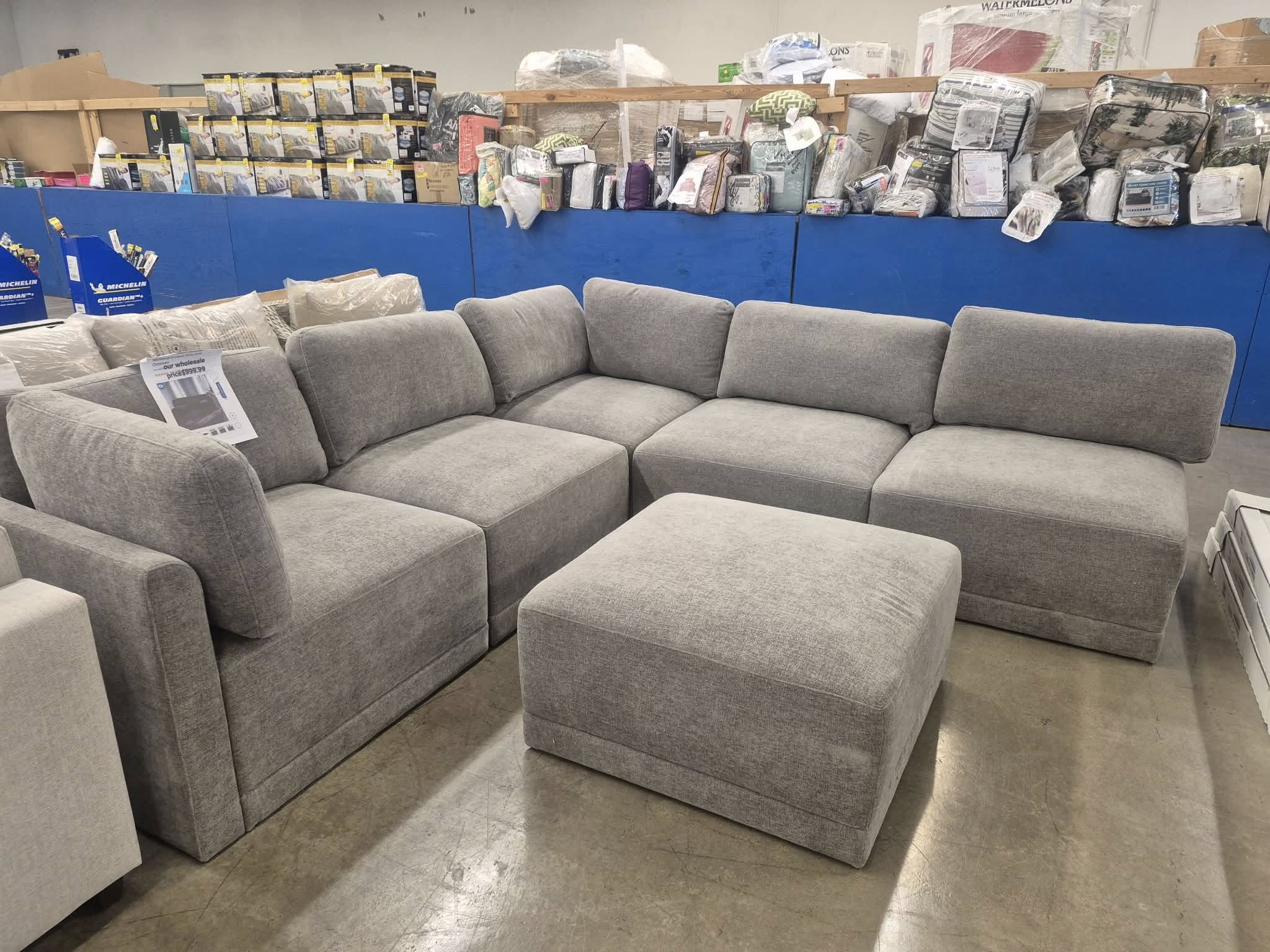 Thomasville Fallon Modular Sectional 6 piece Gray with Ottoman - Pickup Only