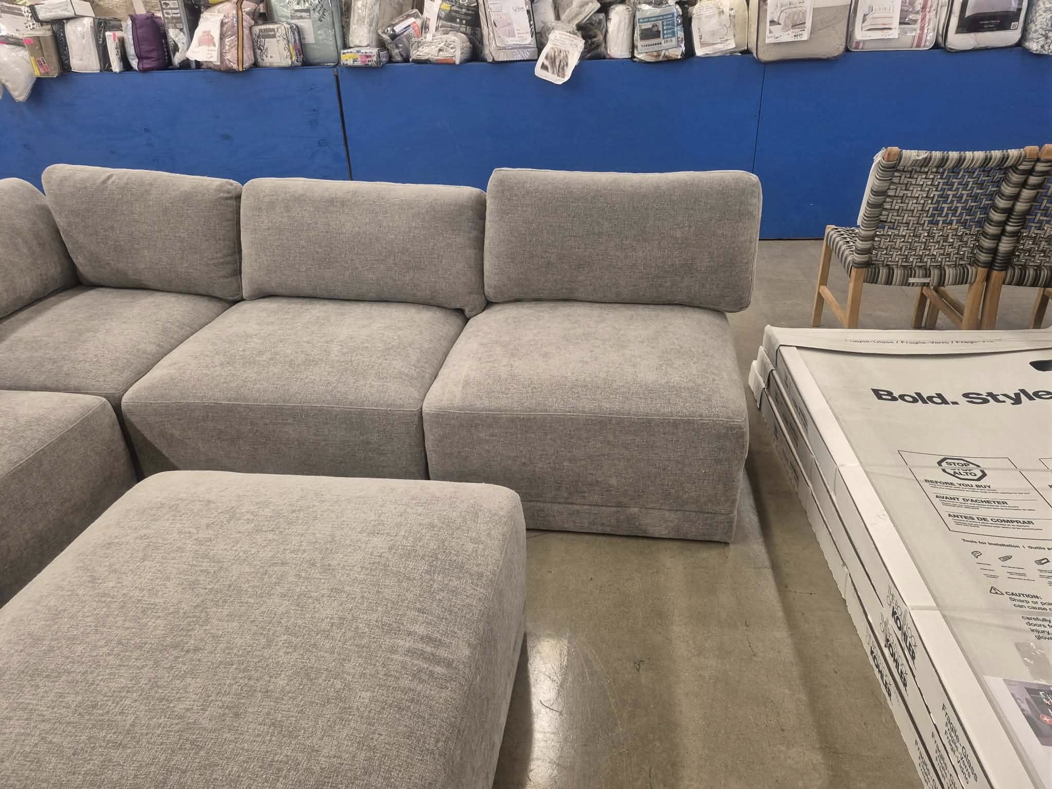 Thomasville Fallon Modular Sectional 6 piece Gray with Ottoman - Pickup Only