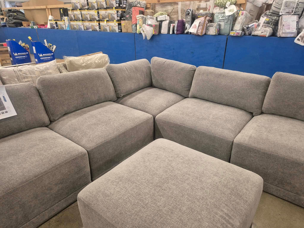 Thomasville Fallon Modular Sectional 6 piece Gray with Ottoman - Pickup Only