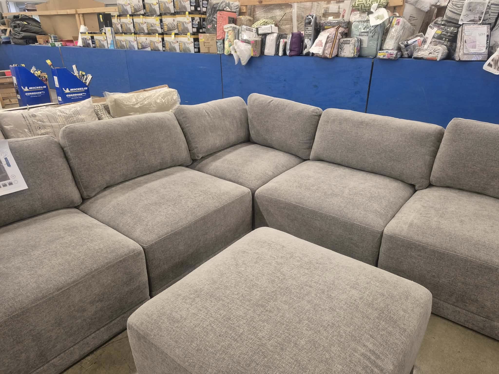 Thomasville Fallon Modular Sectional 6 piece Gray with Ottoman - Pickup Only