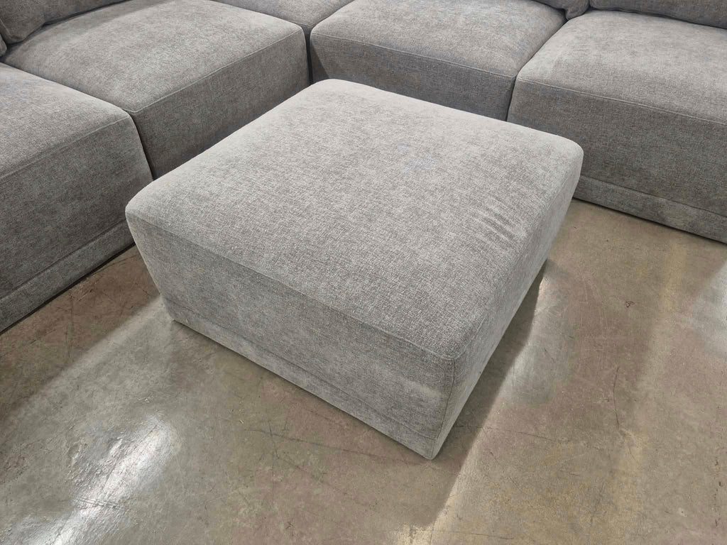 Thomasville Fallon Modular Sectional 6 piece Gray with Ottoman - Pickup Only