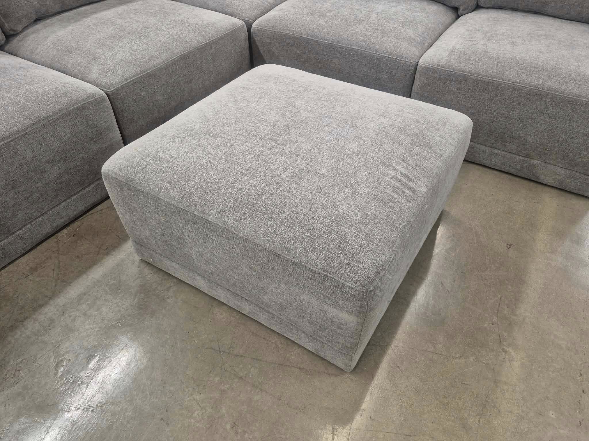 Thomasville Fallon Modular Sectional 6 piece Gray with Ottoman - Pickup Only